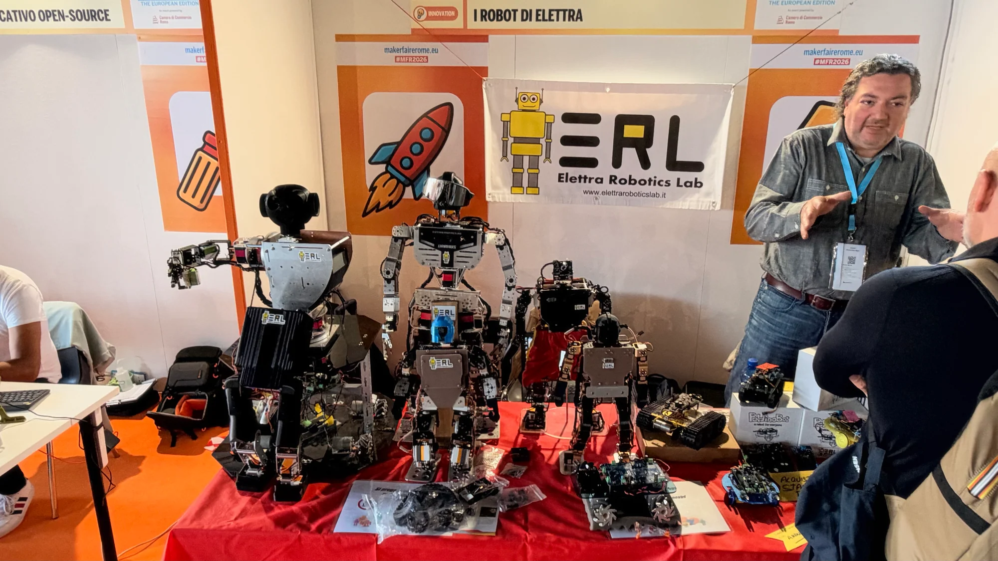 Elettra Robotics Lab display of articulated educational robots