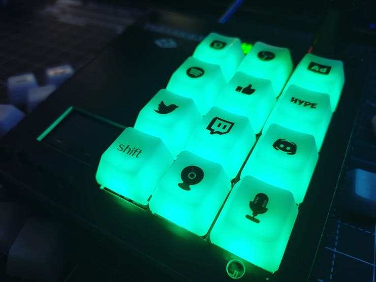 Streampad - A Customizable Arduino-powered Control Pad for Streamers