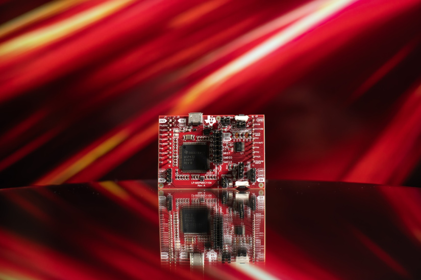 Texas Instruments LP-MSPM0C1104 LaunchPad Landscape (Front).jpg