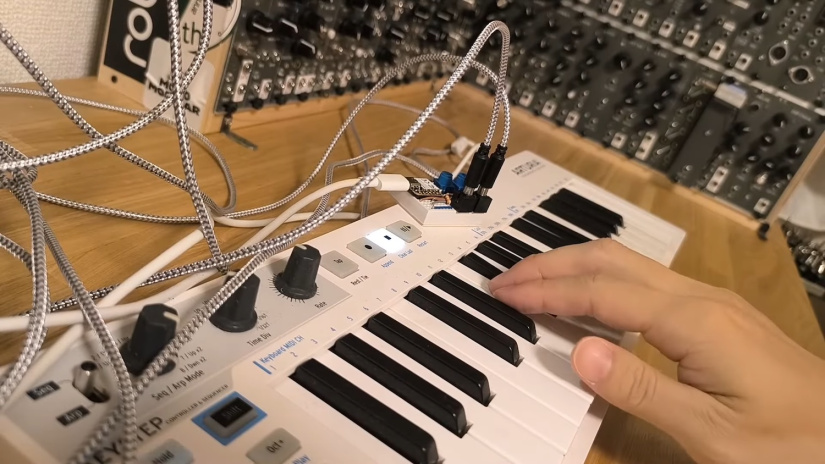 Seeed studio XIAO RA4M1 simple Arduino synthesizer _ VCO for eurorack modular synth 0-10 screenshot.jpeg