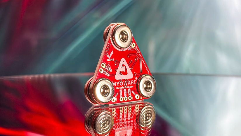 Myowave-on-red-background