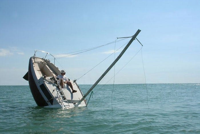 https://www.amusingplanet.com/2010/04/fantastic-sinking-boat-by-julien.html
