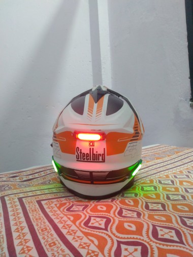 Smart Helmet With Wireless Brake,turn Light & Bluetooth