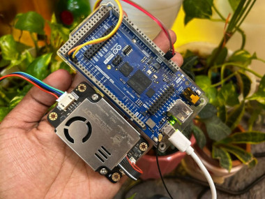 Air Quality Monitor with Arduino GIGA R1 and DFRobot PM2.5