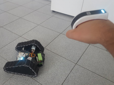 Arduino Tracked Rover Robot Control With Gesture